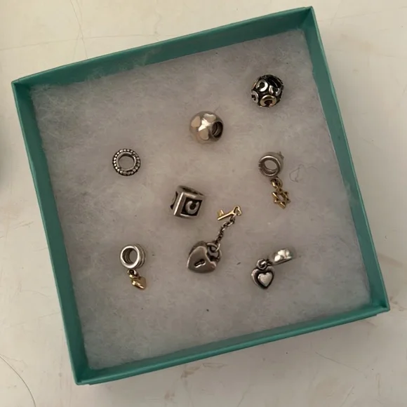 Pandora charm bracelet with 8 available charms - Picture 3 of 10